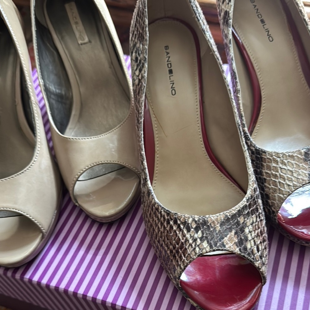 👡❤️🐍🍄Bandalino Cream and Brown Peep Toe Heels